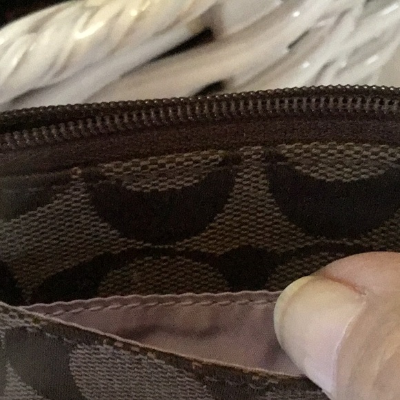 COACH Brown Signature - Picture 4 of 4